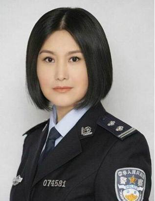 90后公认的银幕警花嫁给大23岁导演如今50岁为夫守寡