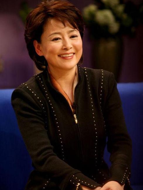 周筠张瑜比肩刘晓庆1985年弃夫出国离婚30年仍孤身无子