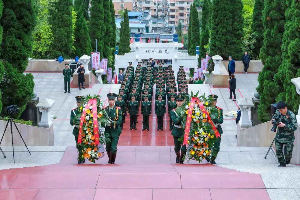 清明節前夕,四川南充市西山烈士園,為了紀念這個有著深遠意義的日子