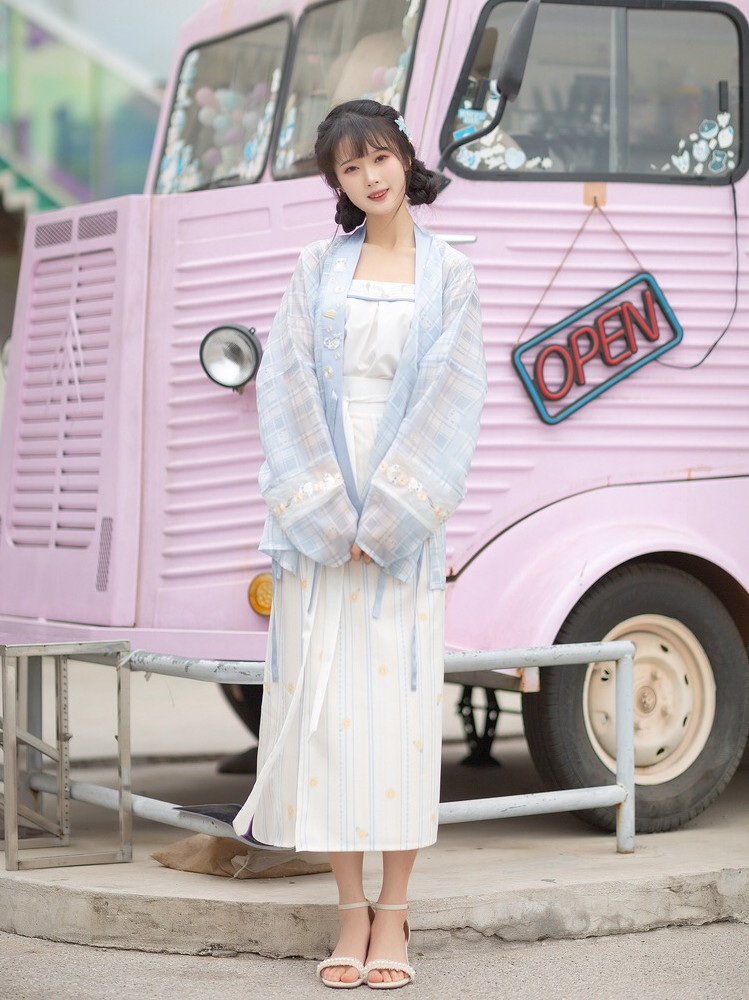 今夏火了一种穿搭叫汉服凉鞋优雅又百搭回头率十足