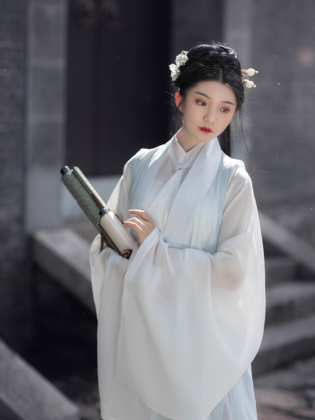 为什么日本人穿和服会被夸,中国人穿汉服反而被吐槽?