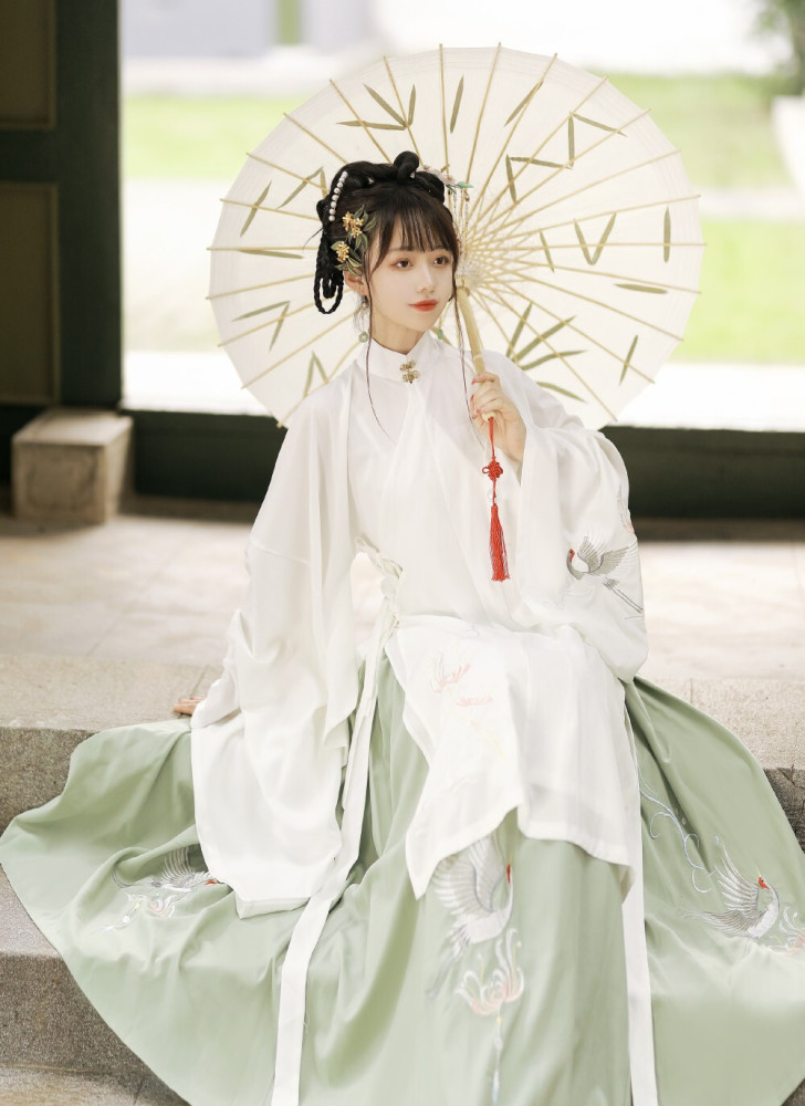 为什么日本人穿和服会被夸,中国人穿汉服反而被吐槽?