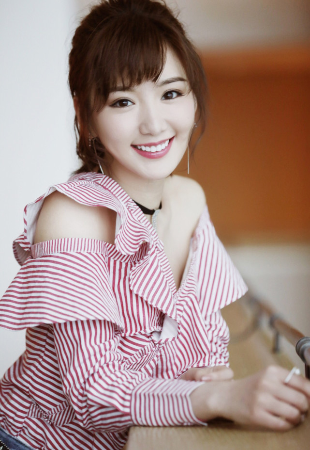 离开陈翔之后毛晓彤在创造营2021舞台状态大好曾经被生父逼要5000万