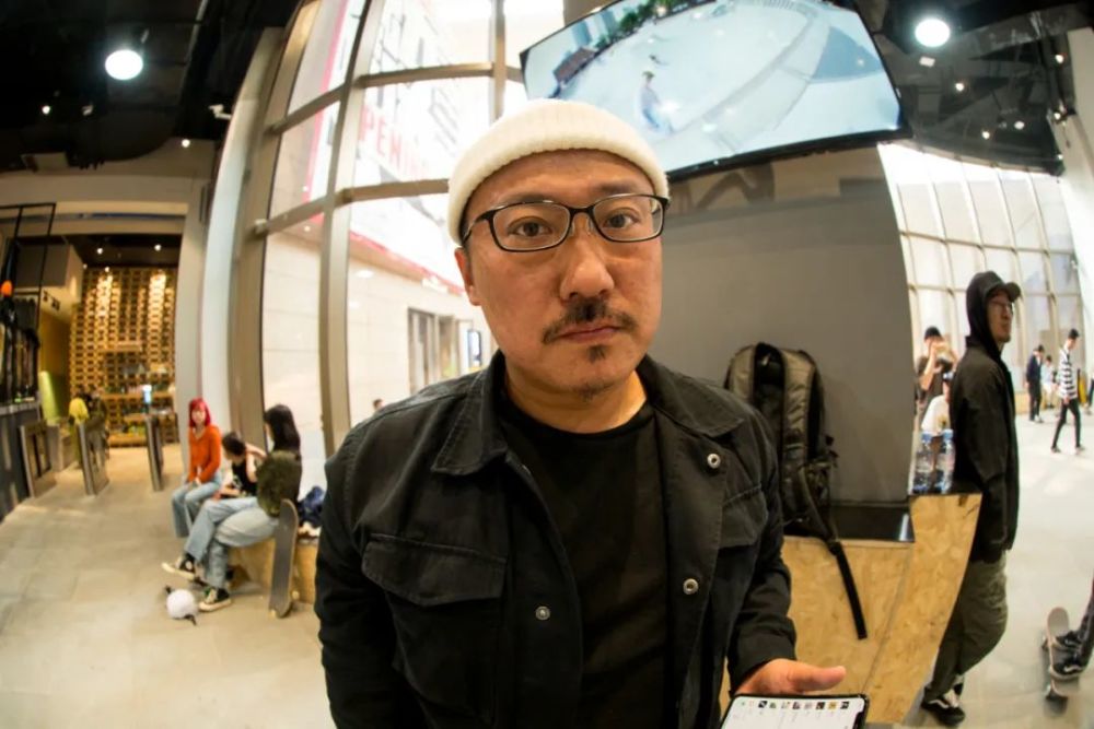 北京本地的symbolic滑手王子煜下午3点,场地开始对外开放,滑手们纷纷