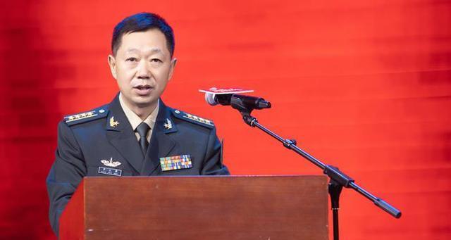 李易峰陈星旭啃馒头|肖央|号手就位|陈星旭|火箭军|火箭军政治工作部