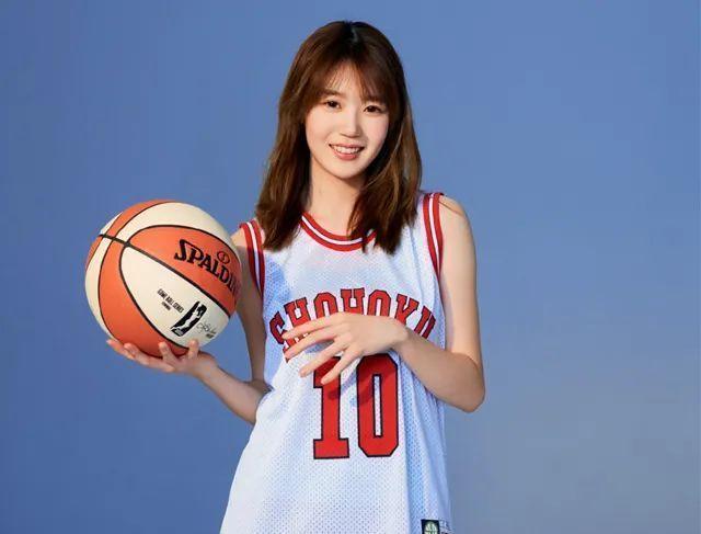 主播吴迪晒篮球服照,颜值气质出众,被赞是"最美赤木晴子"|吴迪|nba
