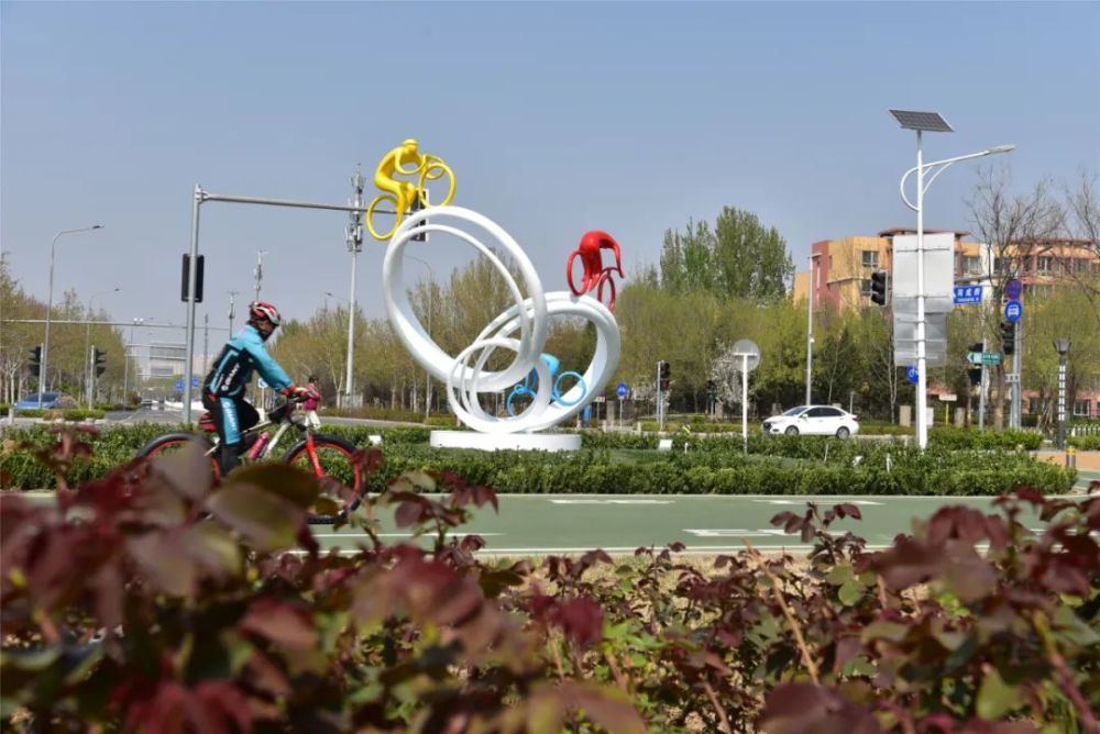 转眼已开通近两年自行车专用路从回龙观到上地的时间过得真快自行车