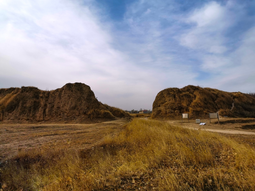 "苏轼在《送将官梁左藏赴莫州》中,眺望鄚州,思绪万千,开笔雄劲.