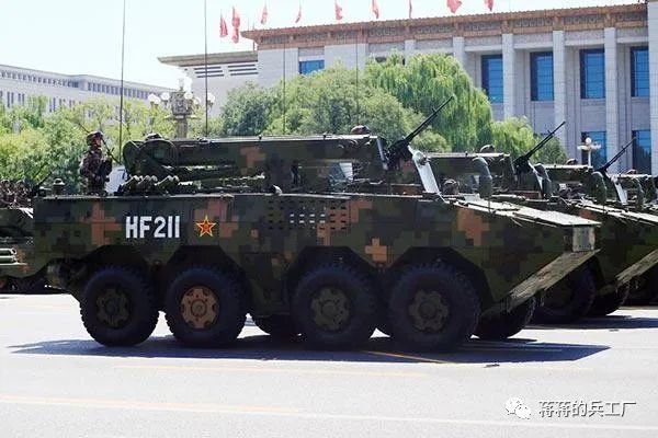 南部战区某旅教导大队8x8轮式装甲抢救车亮相曾参加93大阅兵