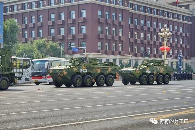 南部战区某旅教导大队8x8轮式装甲抢救车亮相曾参加93大阅兵