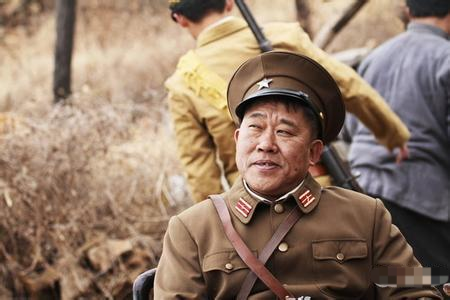 此人给鬼子当翻译官最终定居日本娶妻生子但国人欠他一声谢谢