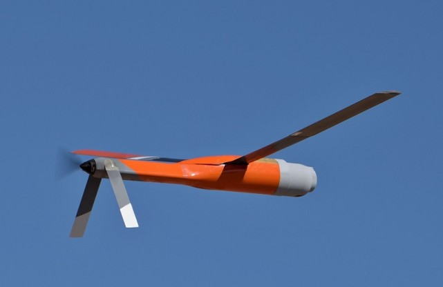 "女武神"相比,mq-9可以在空中回收"雀鹰";雷神公司也研制出了"郊狼"小