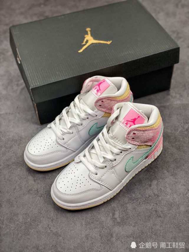 最近火了这双aj1冰淇淋可盐又可甜小姐姐上脚超美