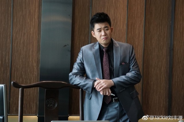 刘丰源也是一个演员,显然名气远不如王子文,出演过《奋斗《家n次方
