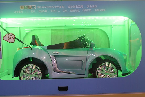 欧巴共享童车 让春天里的亲子游更加温馨