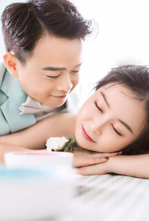 最美袖珍妈妈意外走红31岁宛如少女和老公郎才女貌让人羡慕
