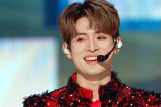 力丸童年照被扒长头发大眼睛这么娇俏可人不当女孩真可惜