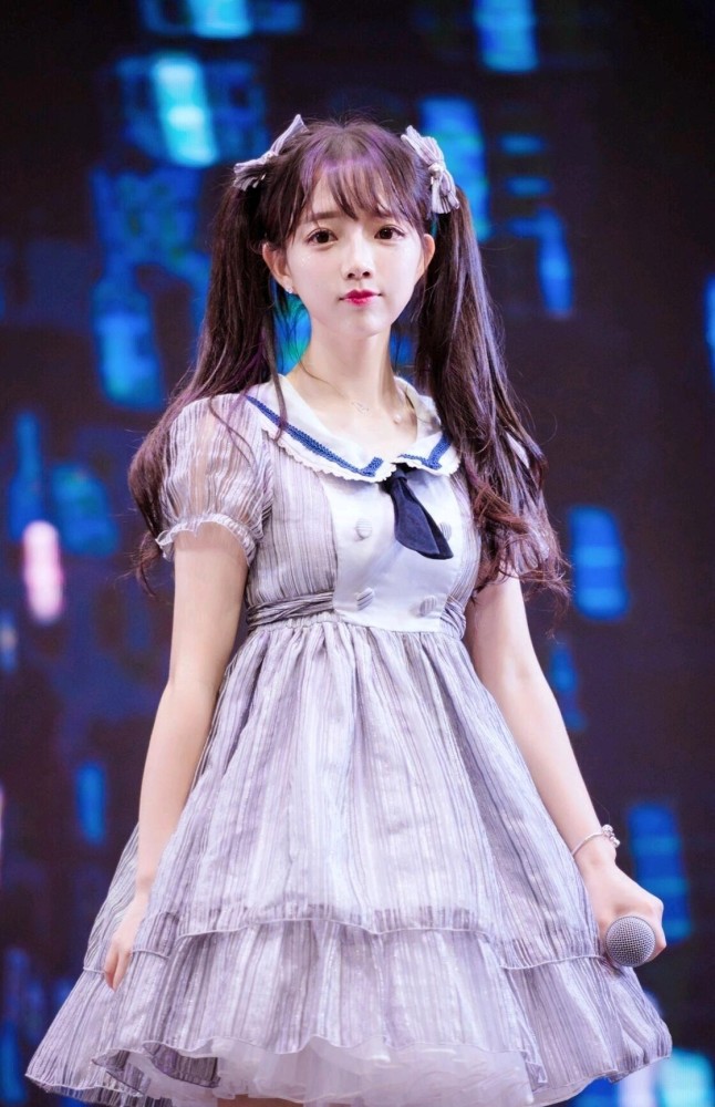 2165万粉丝被一张嘴毁了王奕萌身材走样商业价值大打折扣