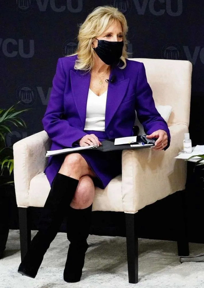 69岁美第一夫人被嘲"装嫩"过度,24岁离婚嫁拜登,衣品太个性!