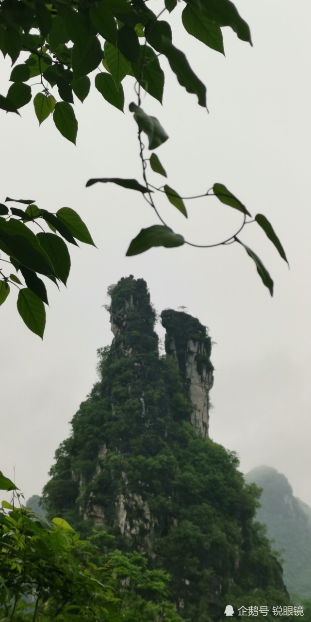 桂林奇峰鎮東山村一山兩神形令人驚歎