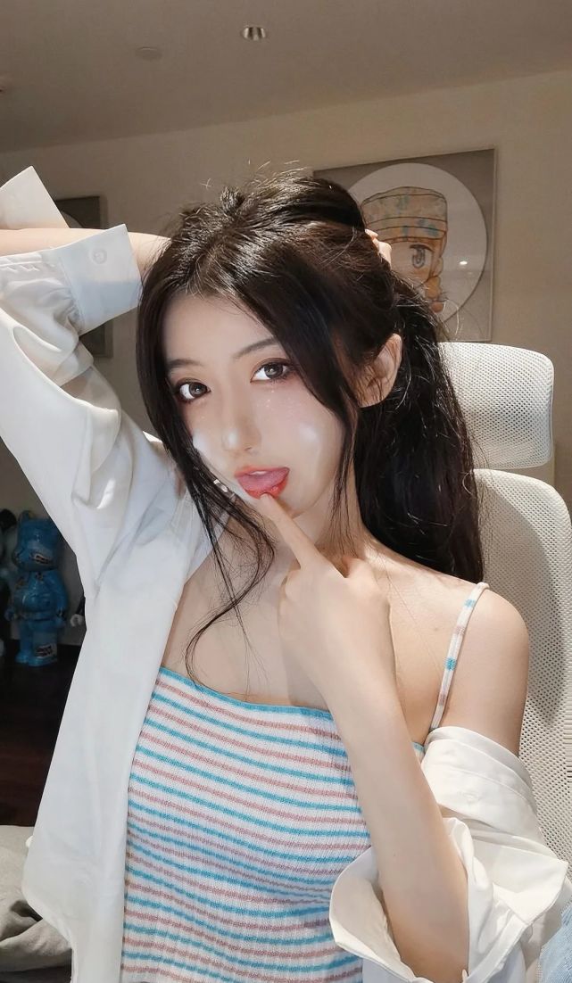 呆妹儿日渐发福,cos射手被嘲肉装坦克|女主播|抖音|呆妹儿|网红