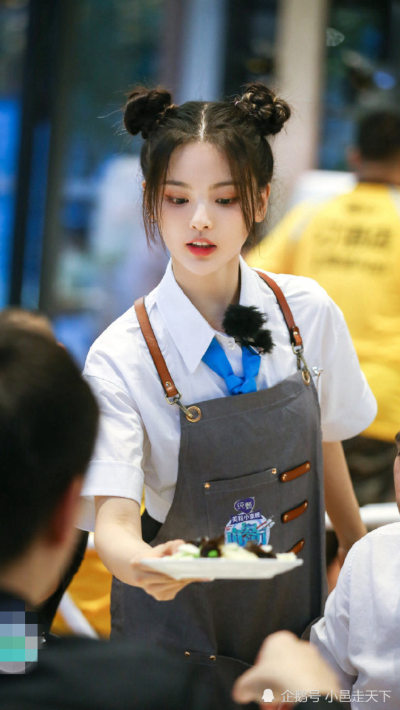 杨超越第7期中餐厅第四季剧照