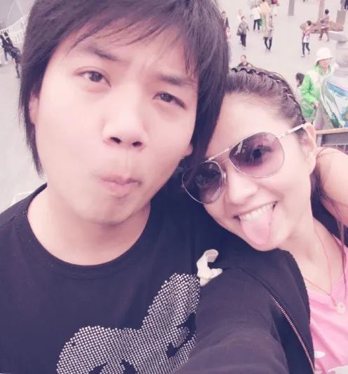 吴凯新虽长相一般,但胜在家世不凡,在各种糖衣炮弹