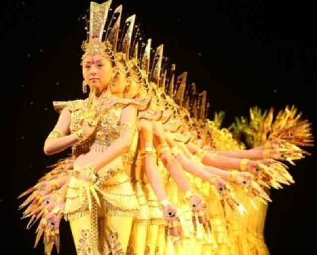 那个曾在春晚跳千手观音的舞者邰丽华这15年来都去哪了