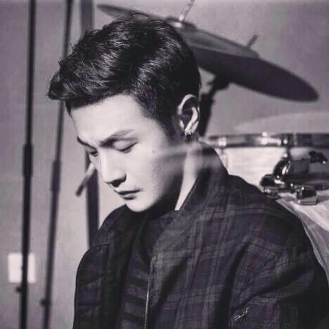 李荣浩总被调侃眼睛小看看小时候的照片成长都经历了什么