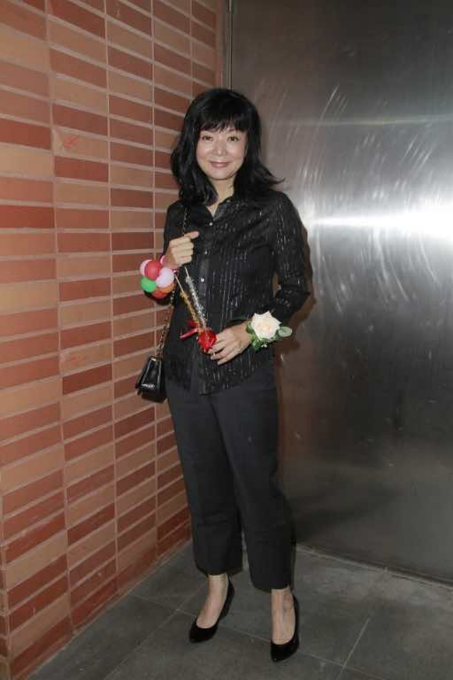 陈玉莲老了之后身材也有点走样但气质仍然高级素颜状态接地气