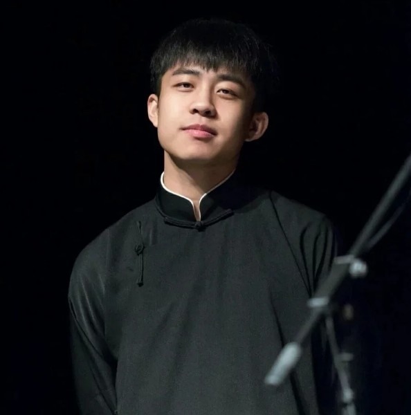 郭德纲官宣张九龄九队队长封箱下跪致谢外甥王九龙成夫人