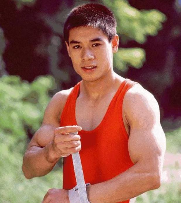 李宁:曾是体操王子,创下14个世界冠军,如今身价百亿,妻子貌美