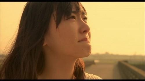 姑娘远嫁一年后回家开门听到父母亲的一段对话眼泪直流