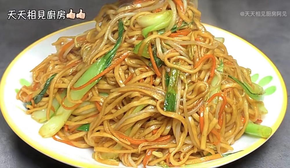 这才是炒面正确做法搭配几样时蔬5分钟一盘鲜香营养特解馋