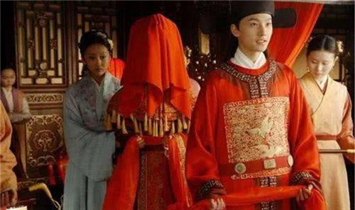 富家小姐嫌贫爱富,让丫鬟代嫁穷书生,20年后重逢:你毁了我一生