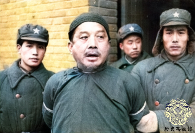 大汉奸袁文会被押往刑场.