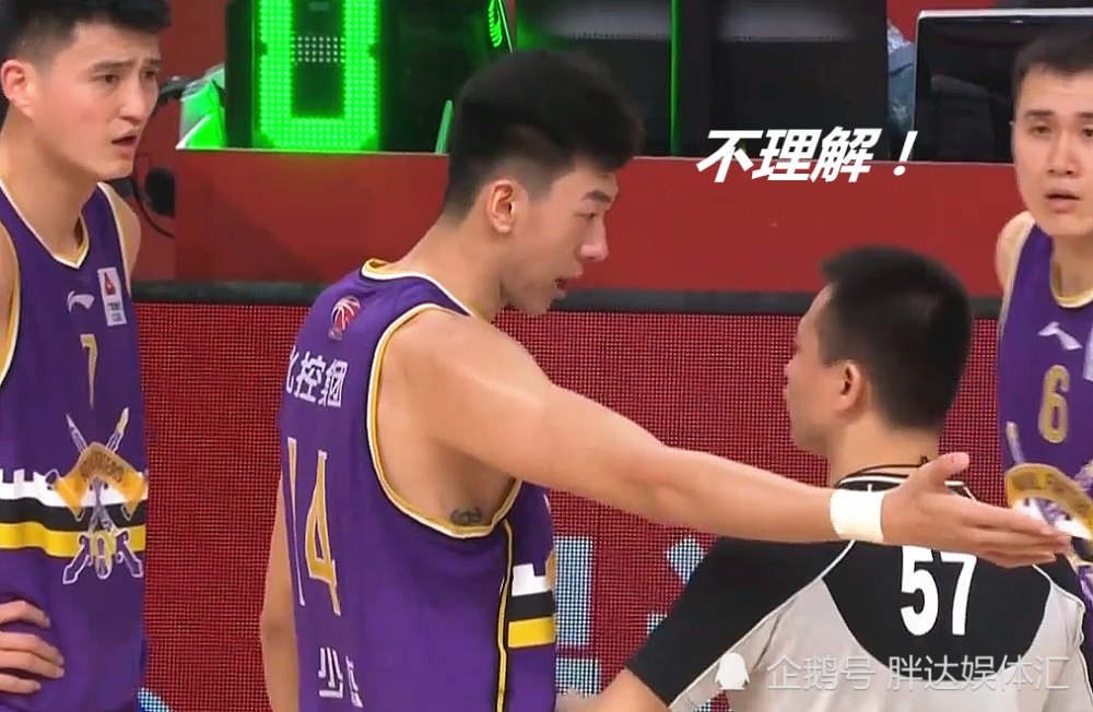 俞长栋跳步上篮动作大,韩德君原地呆住,王少杰吃技犯马布里无奈注视