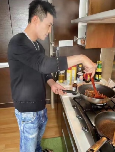 王灿透露女儿小名叫蛋饺,看来杜淳的"蛋饺肉丝"梗是过去不去了
