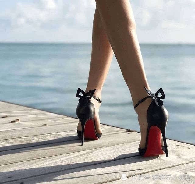 cl红底高跟鞋,从贝嫂到寡姐斯嘉丽难穿又要穿,堪称红毯女王标配