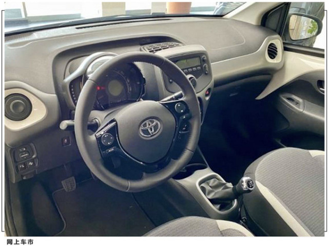 丰田aygo进店实拍搭10l引擎5速手动内配一体式运动座椅