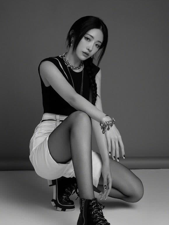 喻言身材有多好穿丝袜秀出女团腿thenine腿精非她莫属