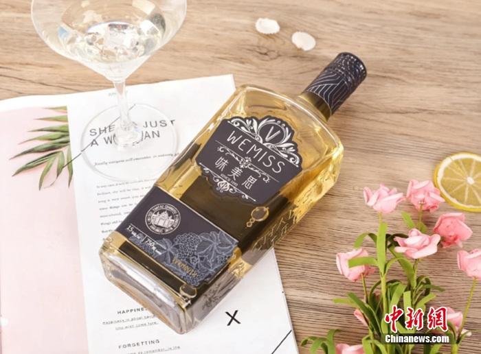 张裕味美思白加香葡萄酒荣获青酌奖