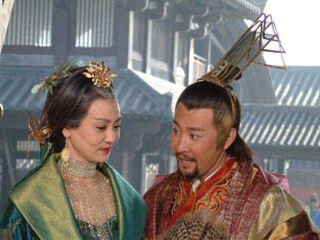 在去游玩的半路上,碰到了吕嬃.