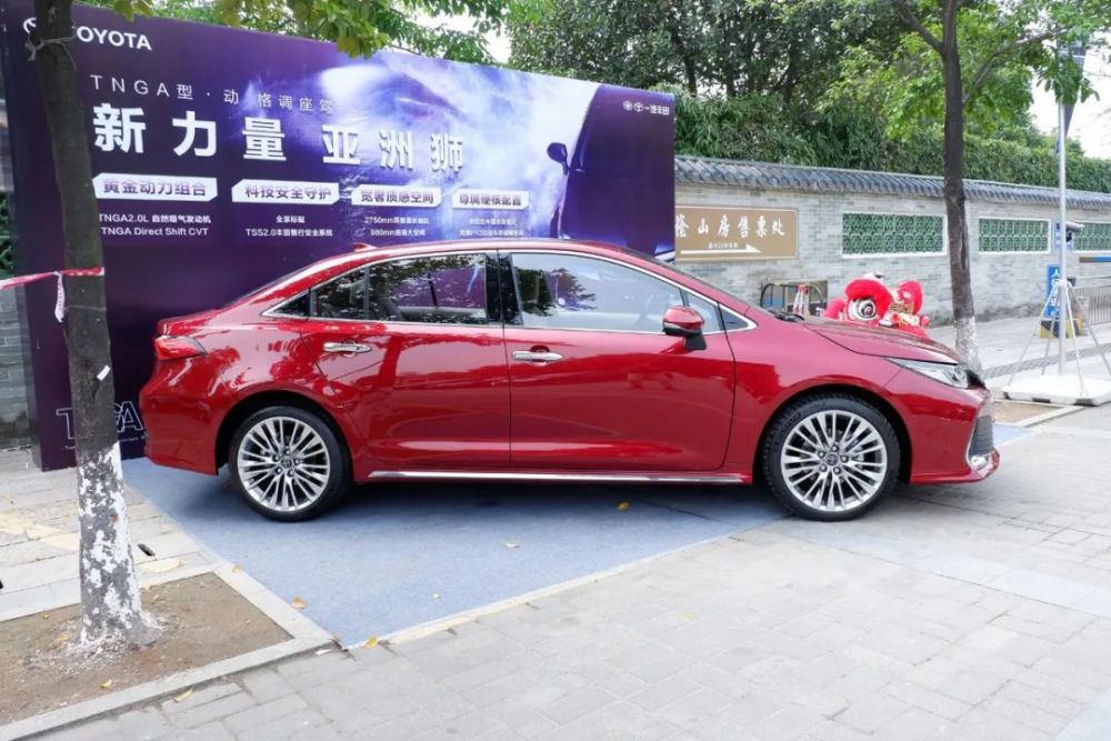 标配tss20智行安全系统丰田亚洲狮上市1428万起