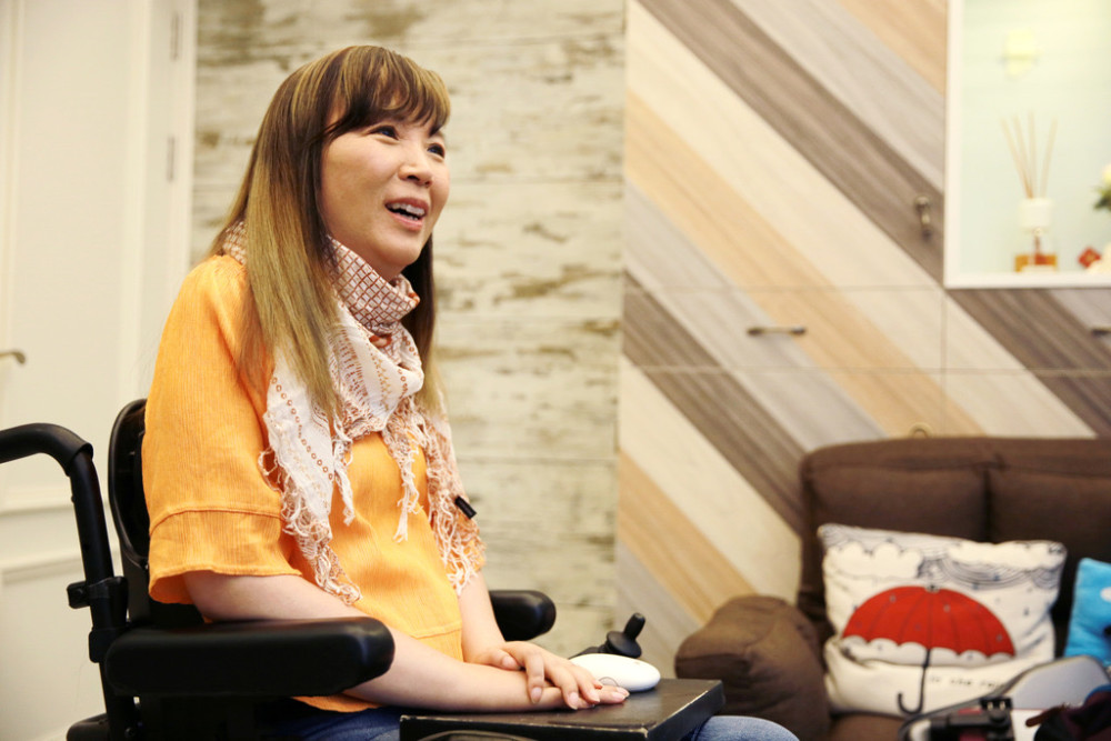 54岁香港组合成员吴少芳离世,因车祸半生坐轮椅_腾讯新闻