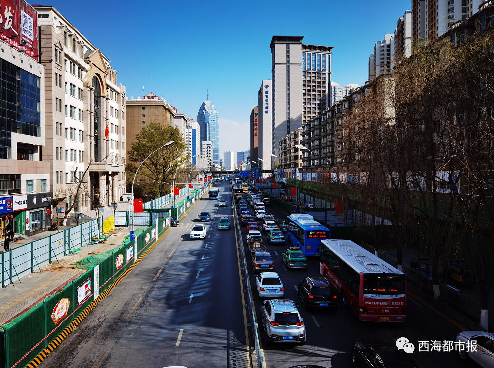 为缓解胜利路与同仁路交叉口道路拥堵现状,提高道路通行效率,西宁市