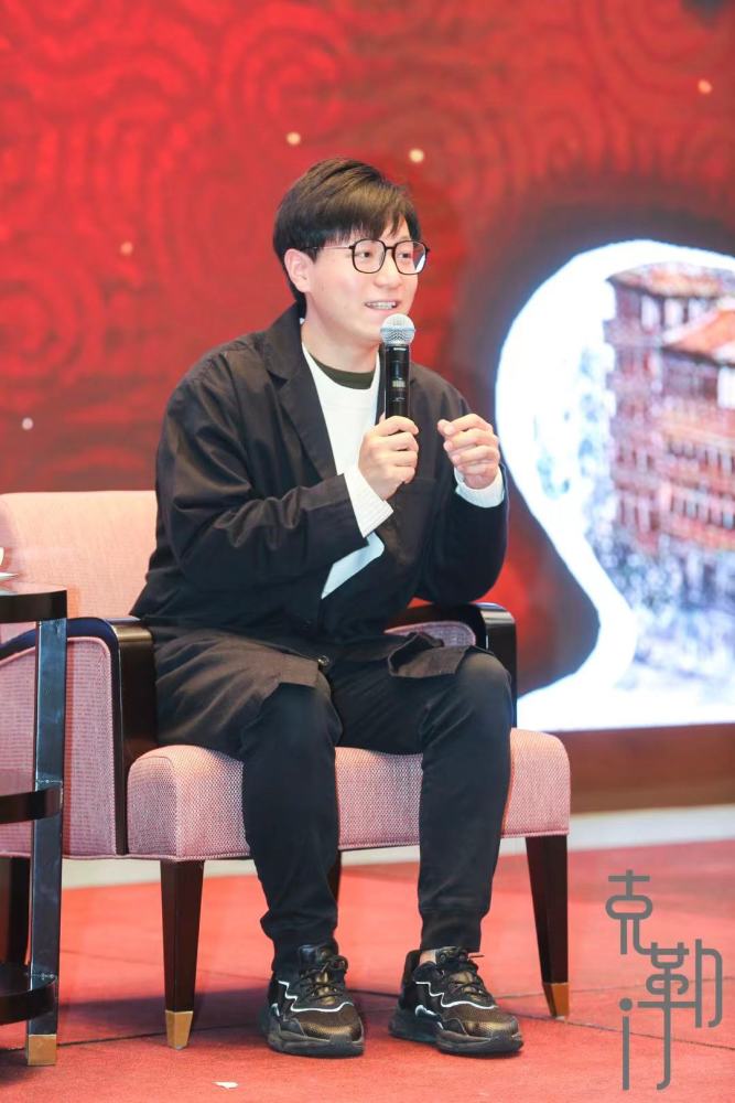 本职工作是沪剧演员的徐祥,最初做自媒体的初衷是推广沪剧,但一开始