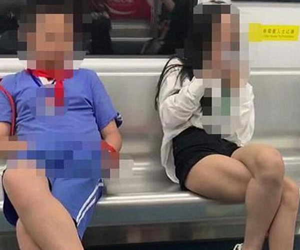 地铁上，小学生做出的行为“引人不适”：性无知的孩子太可怕插图2