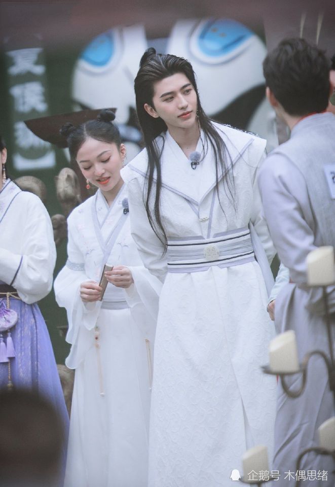 热综《奔跑吧9》录制情侣特辑最新路透照,蔡徐坤杨颖黄旭熙扮演三国