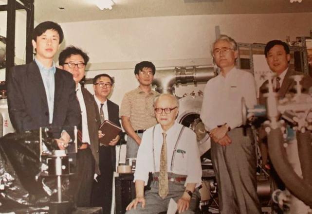 90岁的两弹元勋王淦昌因散步被自行车撞倒去世凶手至今在逃